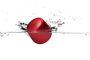 Mino X LA121R9 Red In water 02 - Red Dot Award für Lexon